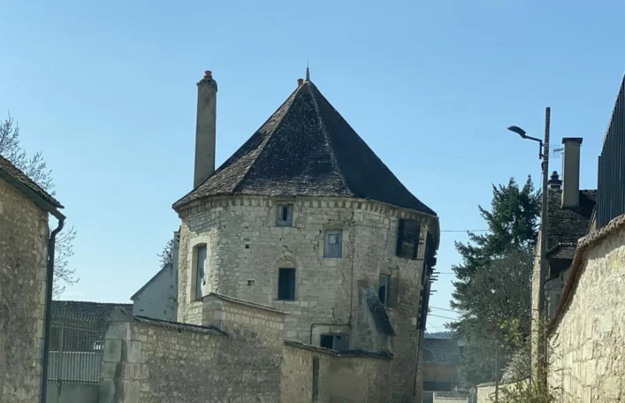 Chablis crooked house