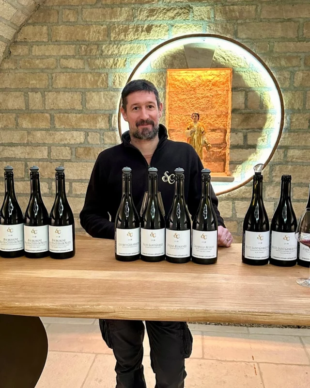 It’s week 10 of the 2023 tasting and I’m back in the harness, starting at 8.00 AM on a Monday morning with Sebastien Cathiard, at Domaine Sylvain Cathiard.

Jean-Nicolas Méo, most cerebral of winemakers, @domaine_meo_camuzet 

Charles van Canneyt  in his element at Domaine Alain Hudelot-Noëllat.

Justine Clerget, full of the joys of her new baby. She let her father handle the tricky 2024 vintage!

Marie-Andrée Mugneret showing me Domaine Mugneret-Gibourg’s exquisite range.

And lastly, the happy newly weds, Maxime Cheurlin and Eleonore at Domaine Georges Noëllat.

#DomaineSylvainCathiard #DomaineHudelotNoëllat #DomaineChristianClerget #DomaineMugneretGibourg #DomaineGeorgesNoëllat

#Harvest2024 #BurgundyWine #Burgundy #PinotNoirBurgundy #PinotNoir #Bourgogne #PinotNoirLovers #BurgundyWineTasting

#winemakerstories #WineCriticism #WineTasting #WineTastingNotes #WineCritic #WineReviews